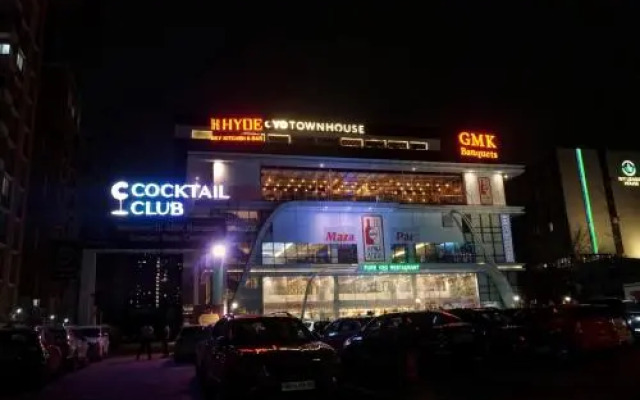 OYO Townhouse 100 Somani TC