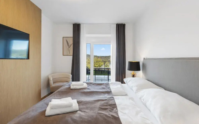 Maria Blick Lake View Apartments