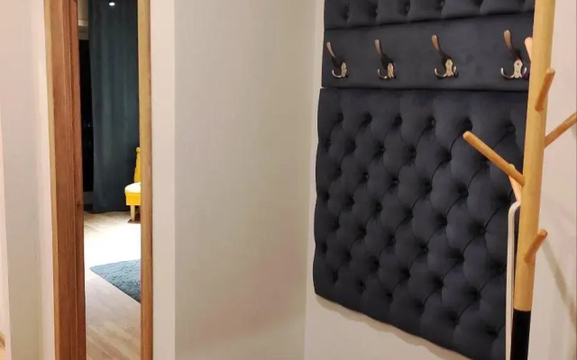 Счастливая матрешка на улице Серафимовича 40