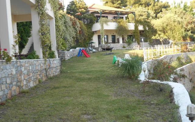 Helen's 11 Apartments