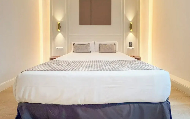 Ópera Stays by Charming