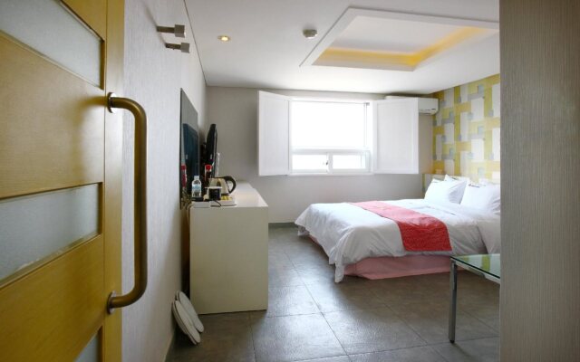 Q Hotel