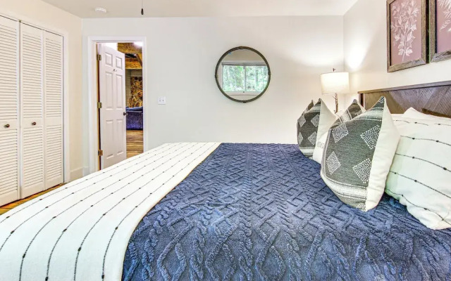 Rustic-chic Sapphire Home w/ Wraparound Decks