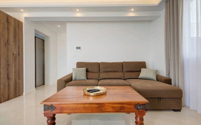 Luxury Penthouse With Private Pool and sea Views, Sleeps 6