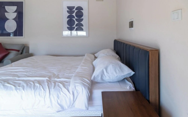 Settle Inn Sodic Eastown Studio