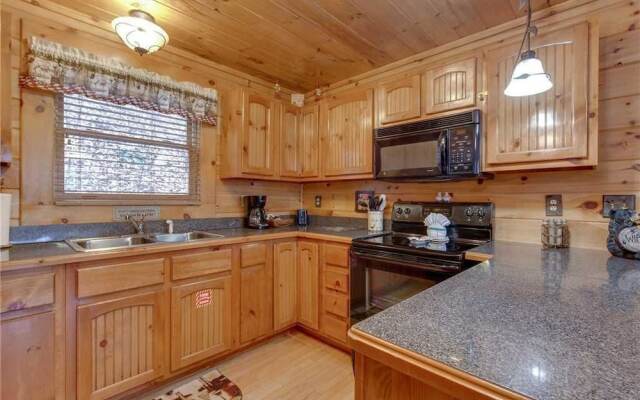 Bear Paws - Two Bedroom Cabin