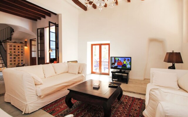 Great Romantic Village House in the Center of Felanitx and not far From the sea