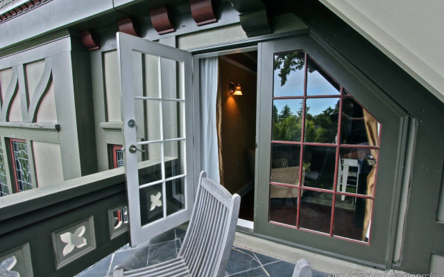The English Inn and Resort