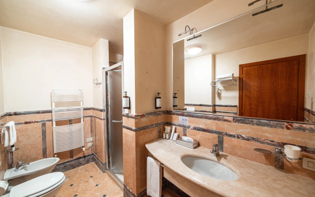 PHI Hotel Astoria