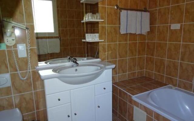 Location Villa et Studios Roquebrune-sur-Argens