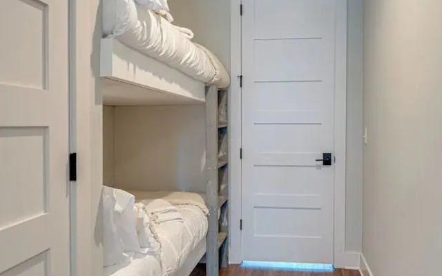 Merry Melrose -mins to Broadway- Sleeps 6