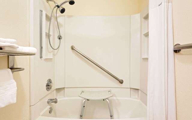 Days Inn by Wyndham Fairmont