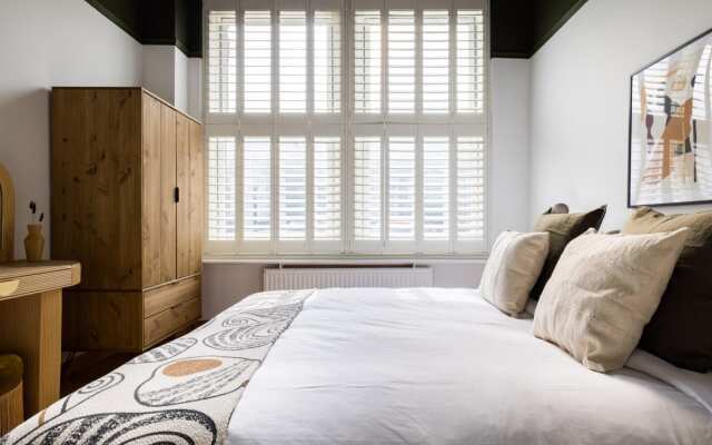 The Finsbury Park Arms - Elegant 2BDR Flat with Garden
