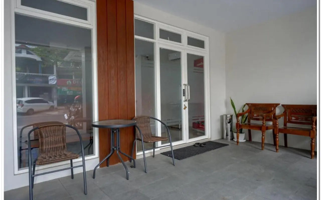 Kurnia Guest House by RedDoorz