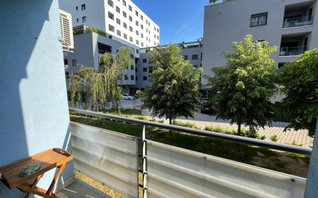 Large Modern Flat with Balcony - Lake Jarun