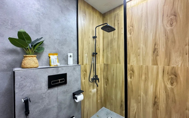 Ultra Luxury Flat Fully Upgrade &Balcony