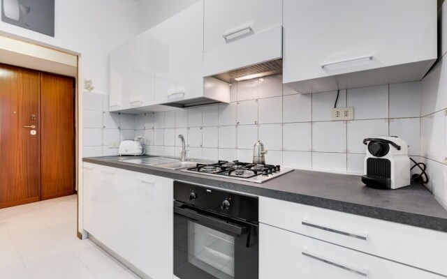 Nice and Bright 2 Beds Flat Near San Giovanni
