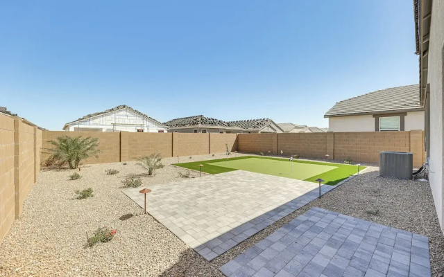 Maricopa Home w/ Putting Green & Covered Patio!