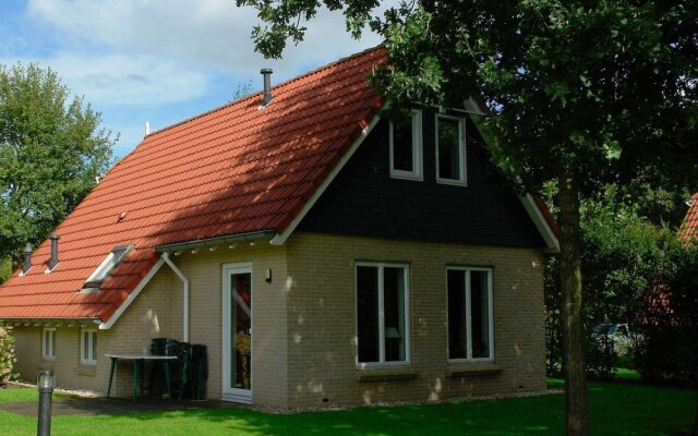 Spacious Holiday Home With Wifi, 20 km From Assen