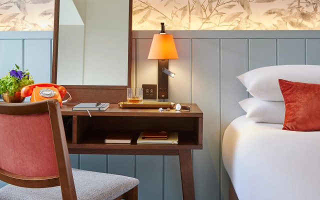 Hodson Bay Hotel