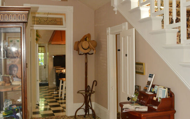 Deer Creek Inn