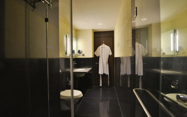 Hotel The Golden Oak Central by Citrus Prime