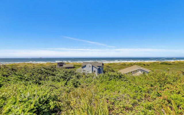 'oceanfront Castle' w/ Hot Tub & Game Room