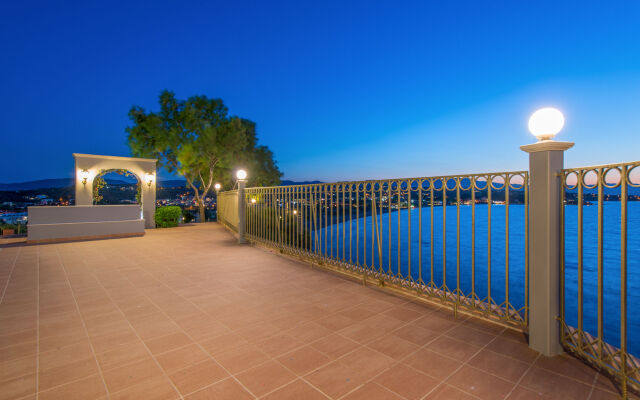 Balcony Hotel - Adults Only