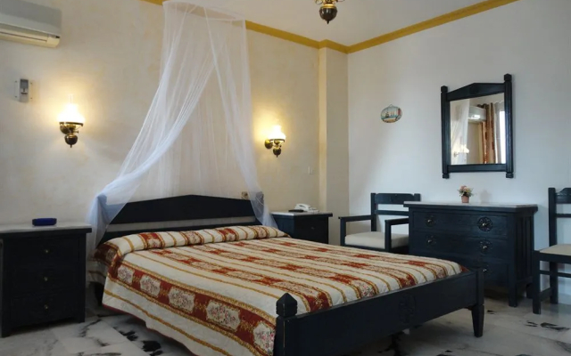 Black Sandy Beach Hotel
