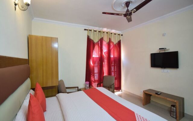 OYO 10229 Hotel Crystal