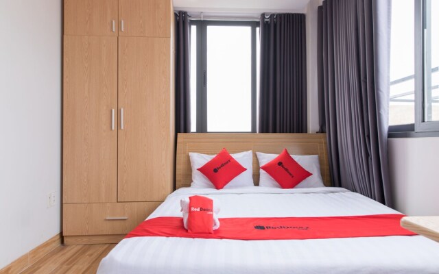 RedDoorz Premium near E-Town