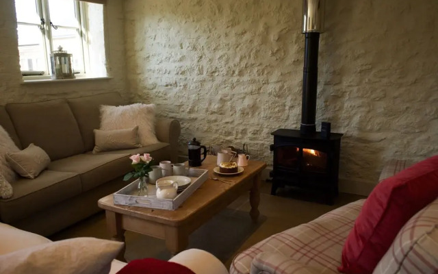 Classic Cotswolds Getaway in Radcot