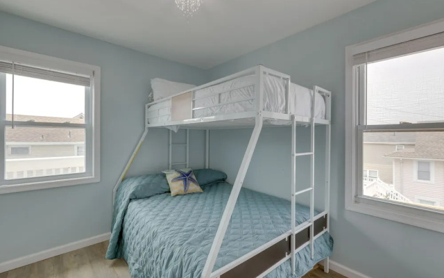 Sunny Seaside Heights Retreat: Walkable Location!