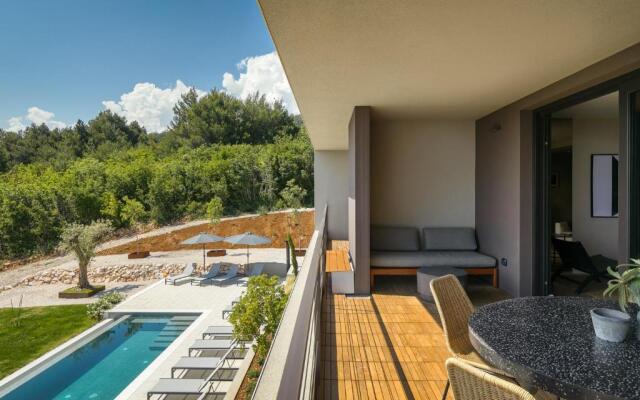 Oltremare Premium suite apartment w/pool in Rabac