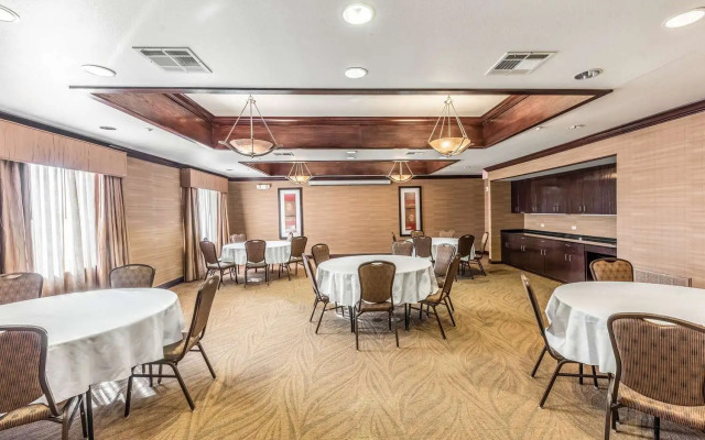 Red Lion Inn & Suites Mineral Wells