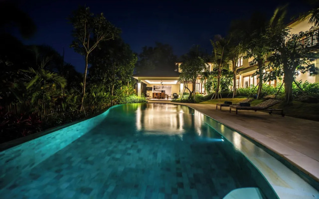 Luxury 4 Bedroom Bella Vista Villa