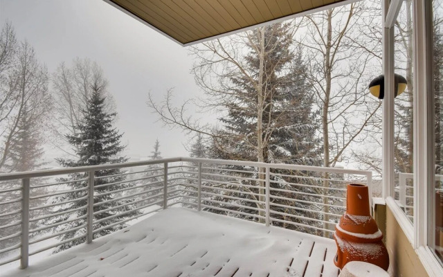 1-1220 Lionsridge Loop 3B