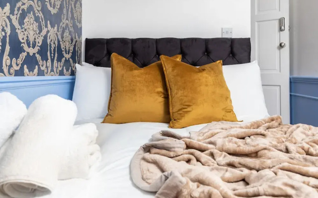 6 Bedroom City Centre Townhouse