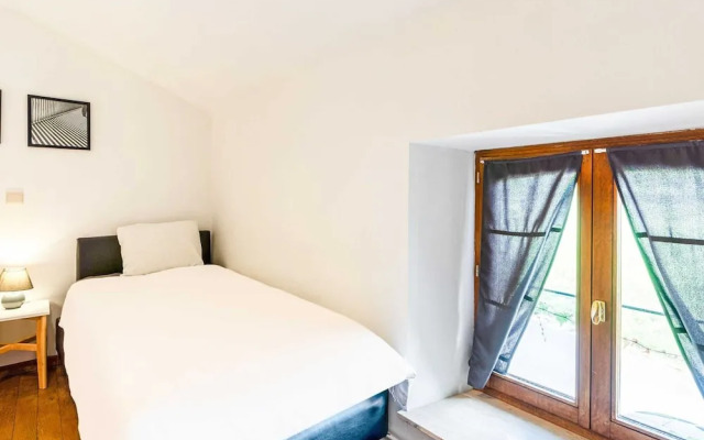 Plush Villa in La Roche-en-ardenne With Swimming Pool