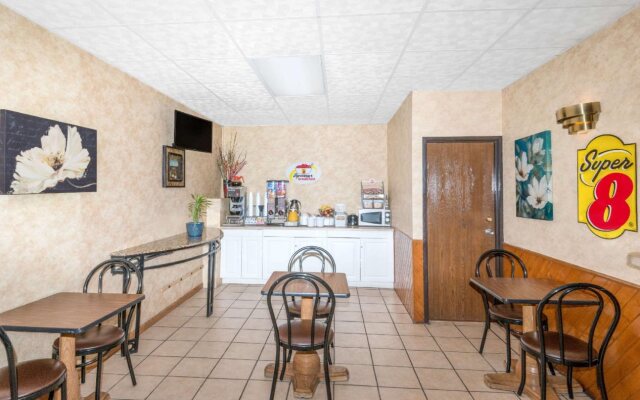 Super 8 by Wyndham Algona