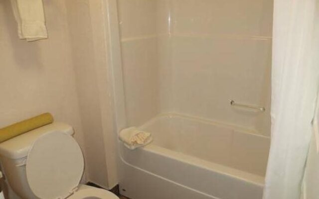 Shoreside Inn & Suites