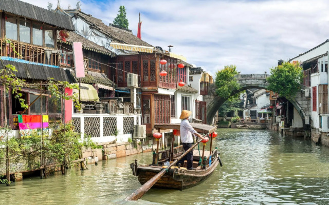 Aiyi Shishang Hotel