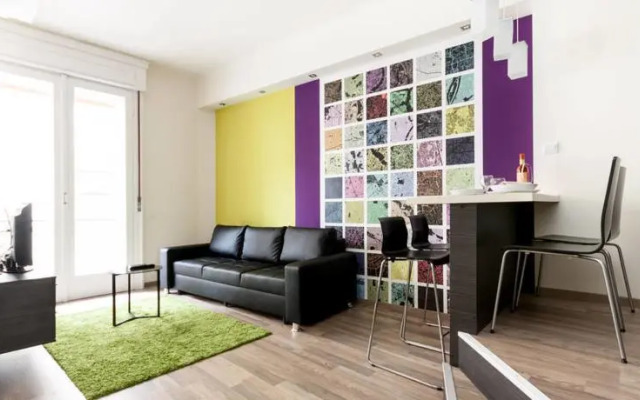 CenterStudio with balcony in downtown