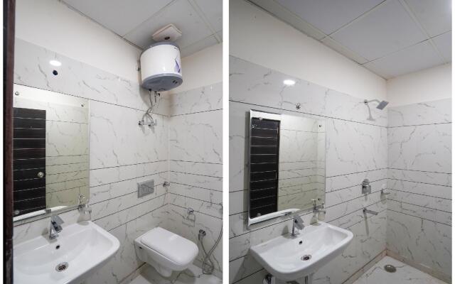 OYO 77914 Hotel Mannat