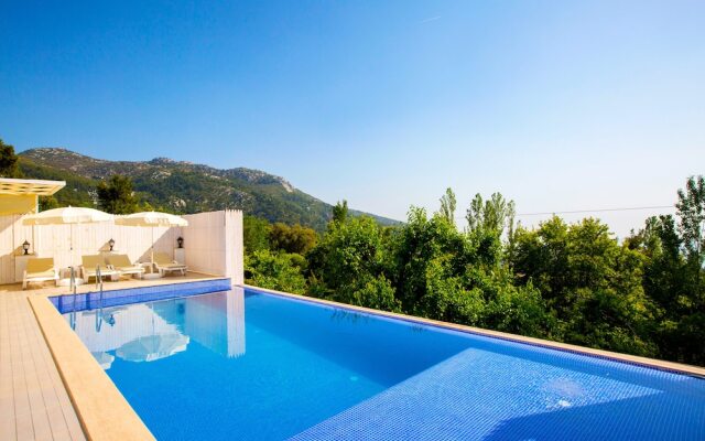 Villa Pinarbasi by Akdenizvillam