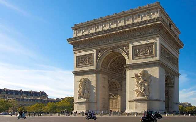 Single room Paris Arc de Triomphe