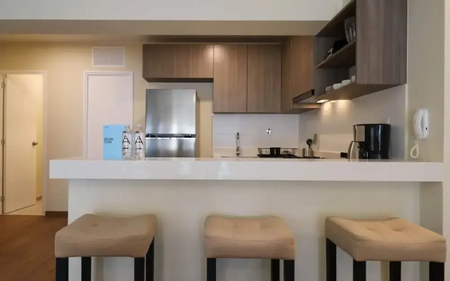 w Radiant 2BR w Great Balcony Near Kennedy Park