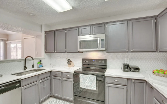 Pet-friendly Carrollton Home w/ Fenced Backyard!