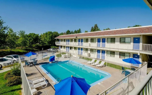Motel 6 Thornton, CO