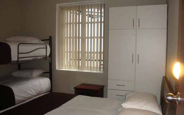 Hostal Urban Inn - Hostel